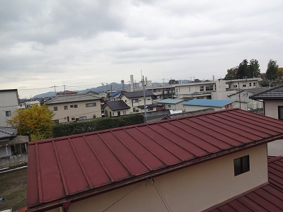 桐生市相生町にて金属屋根の色あせが気にあるとのことで現場調査にいってきました